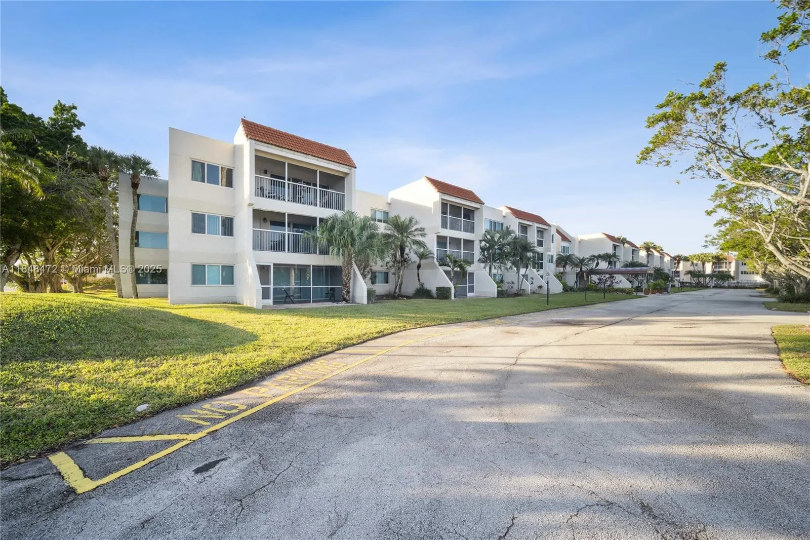 100 Lakeview Dr, #202