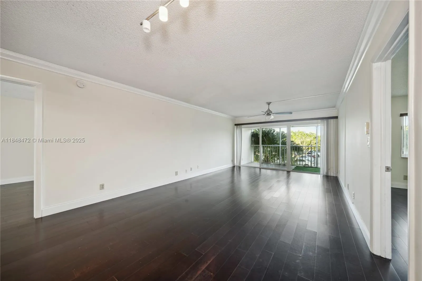 100 Lakeview Dr, #202