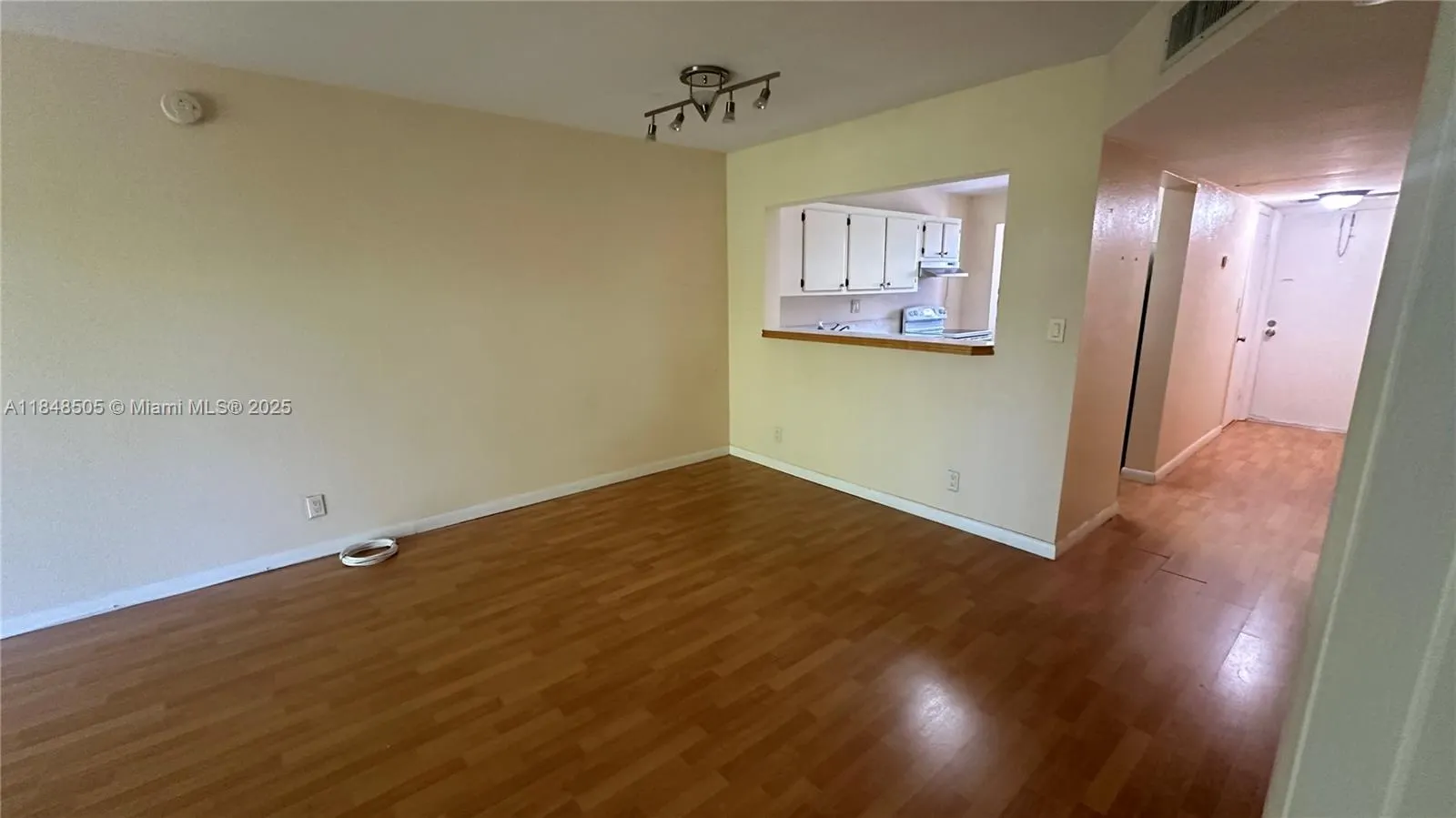 8060 Fairview Dr, #208