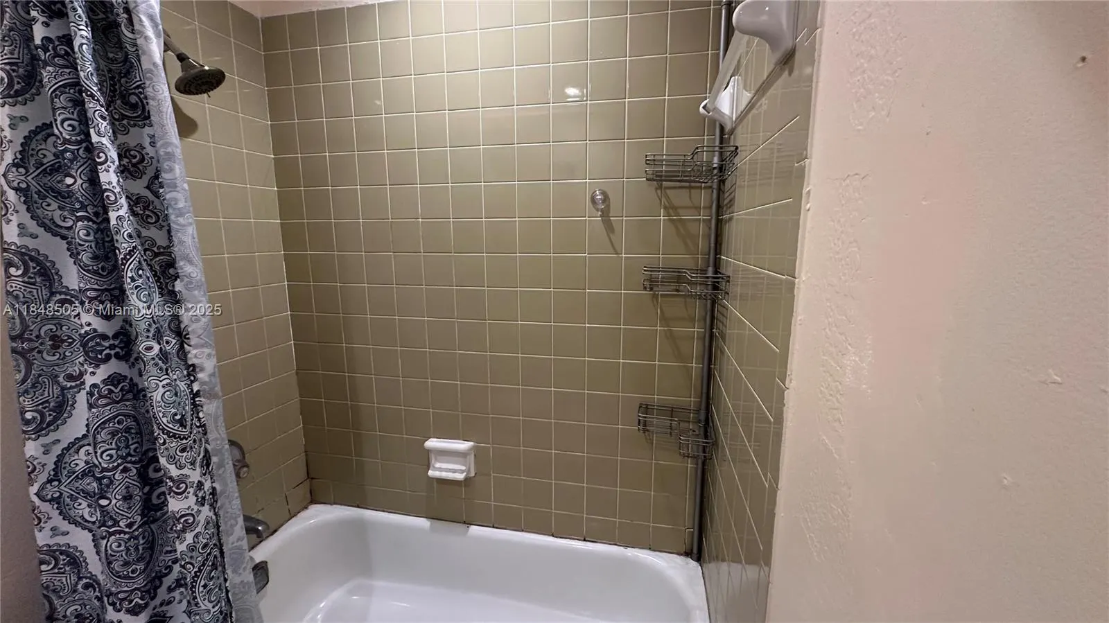 8060 Fairview Dr, #208
