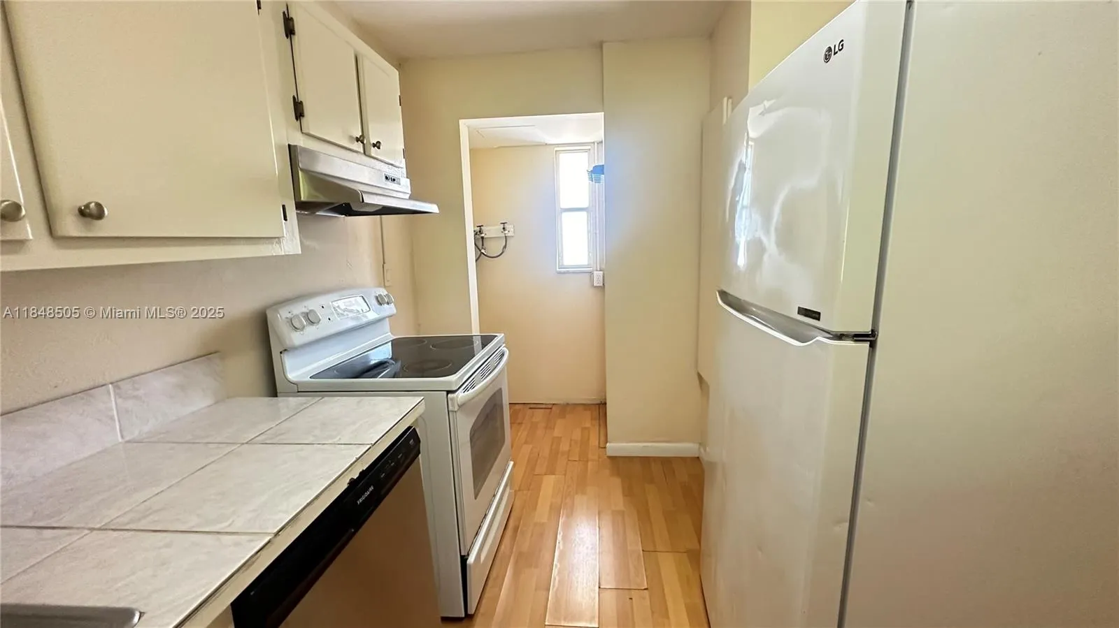 8060 Fairview Dr, #208