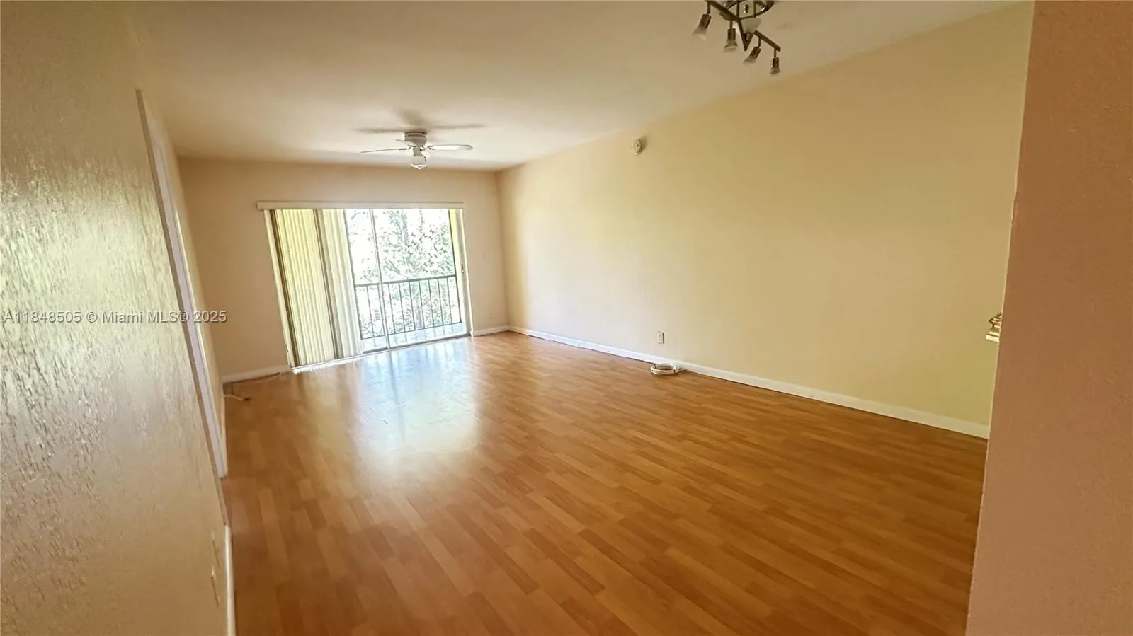 8060 Fairview Dr, #208