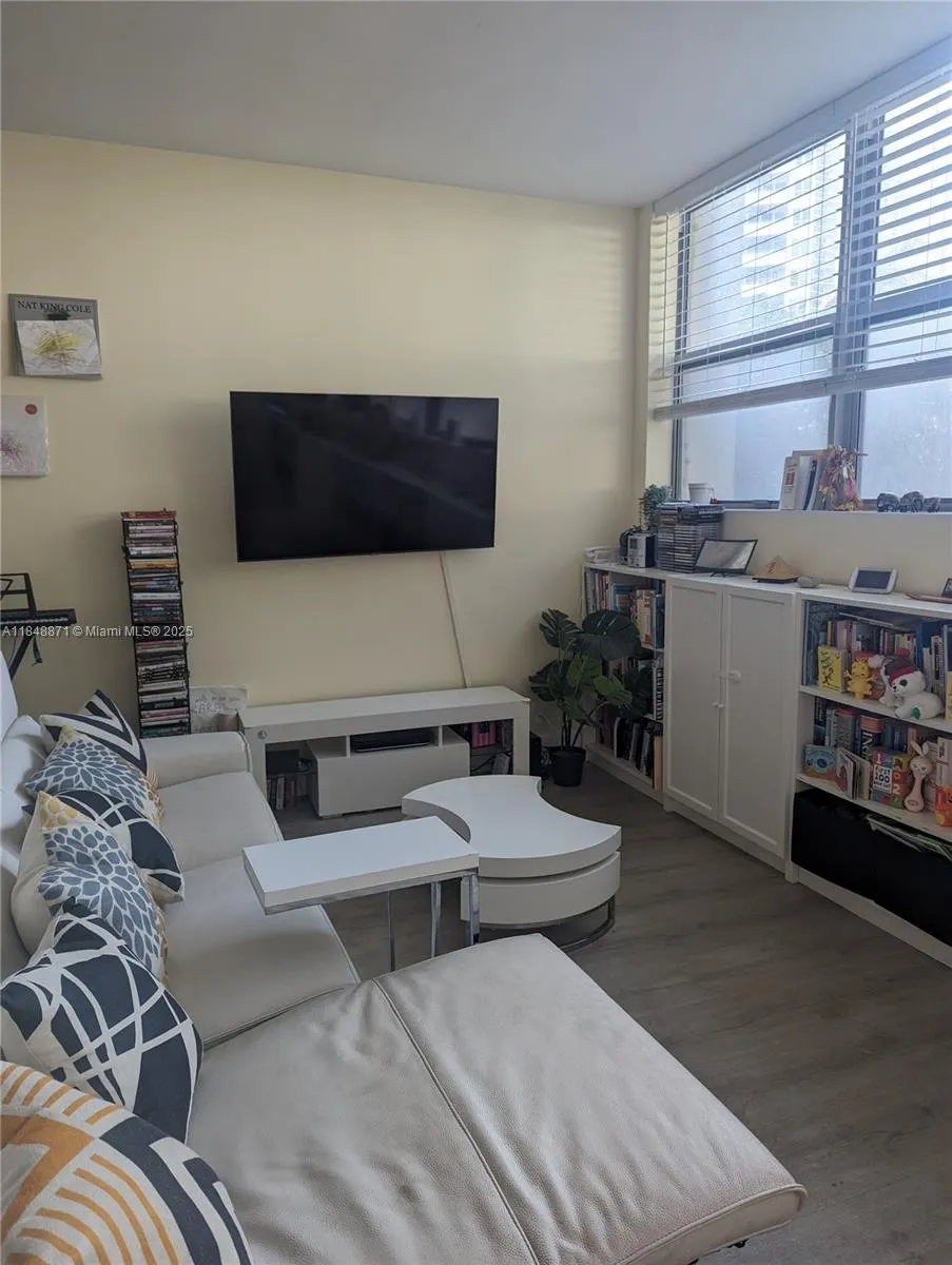 20 Island Ave, #101