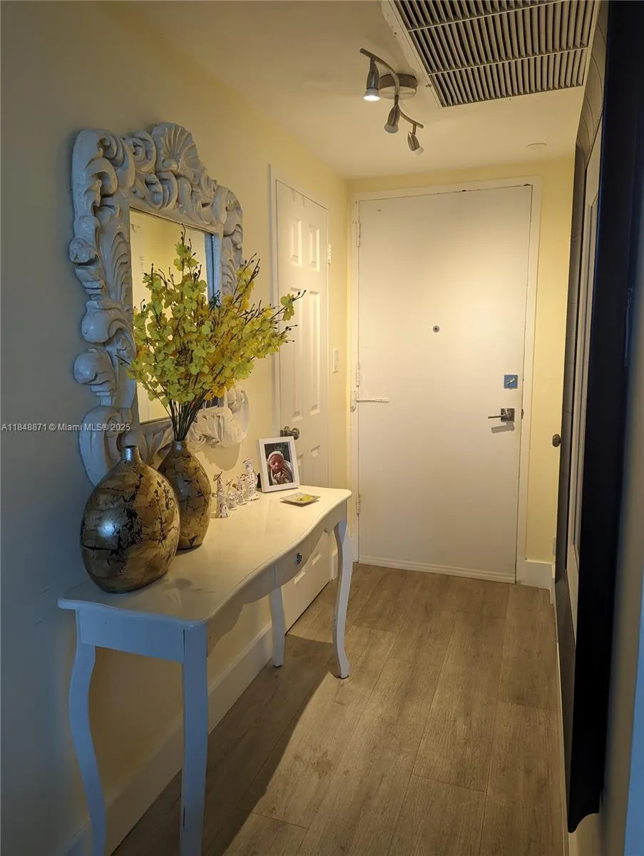20 Island Ave, #101