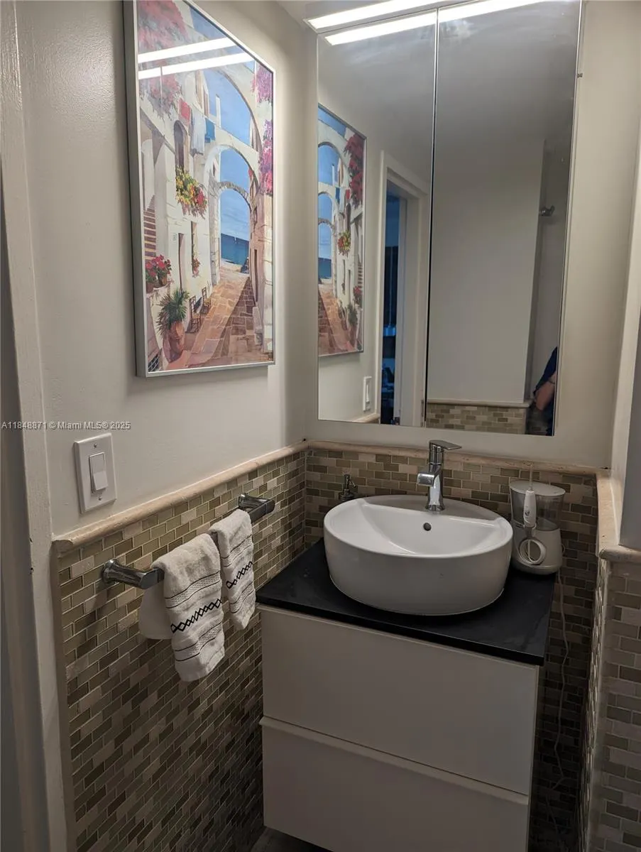 20 Island Ave, #101