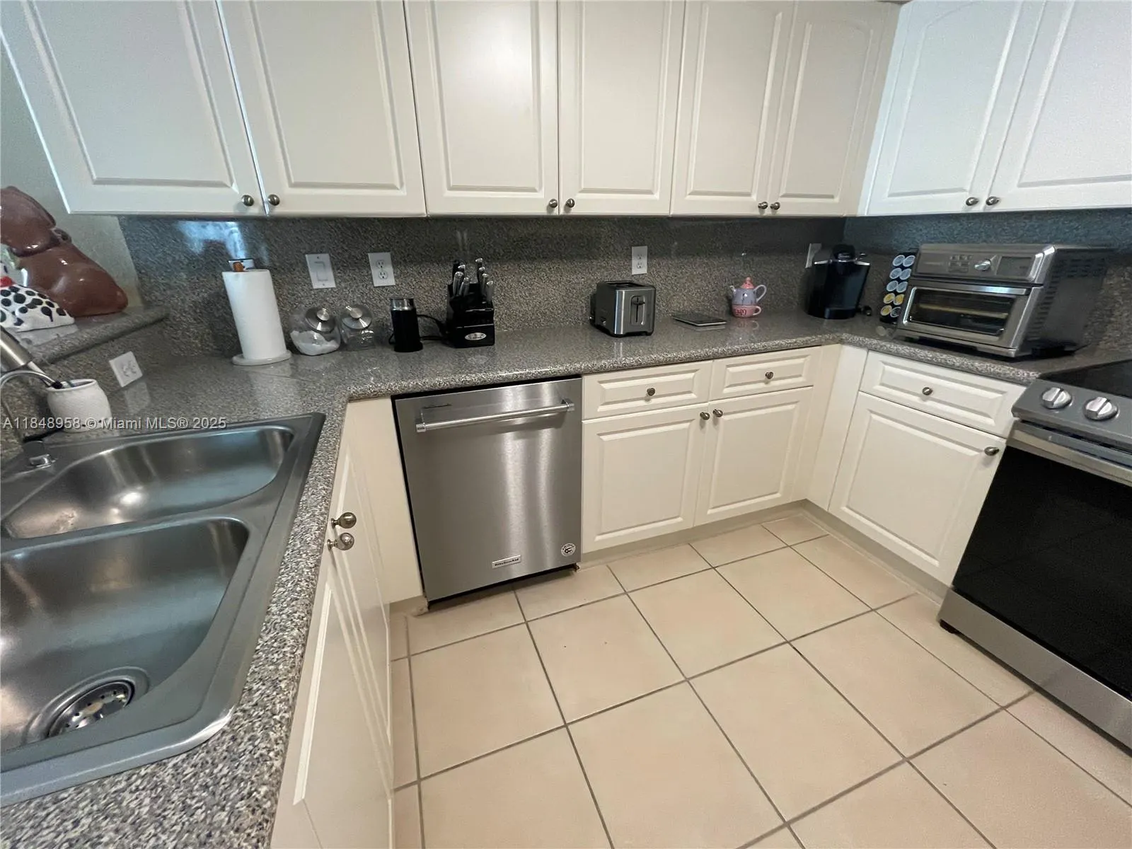 160 Jacaranda Country Club Dr, #201