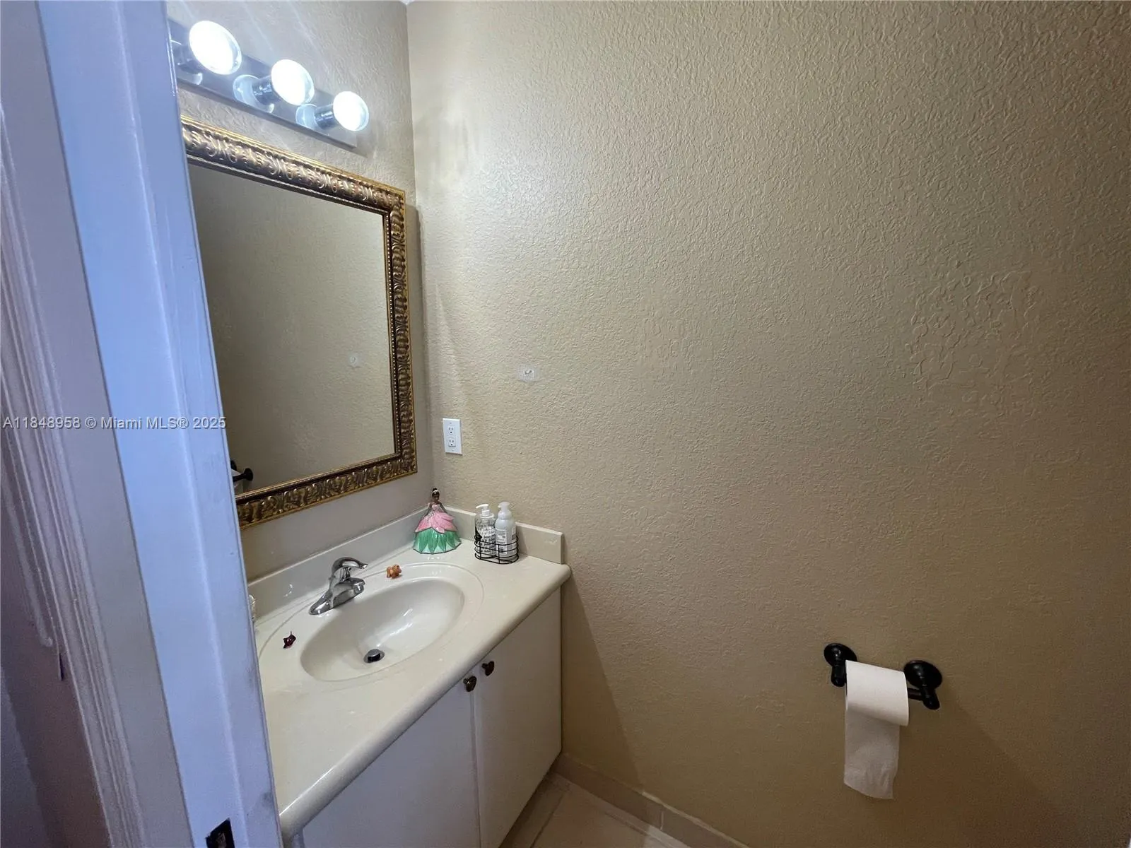 160 Jacaranda Country Club Dr, #201