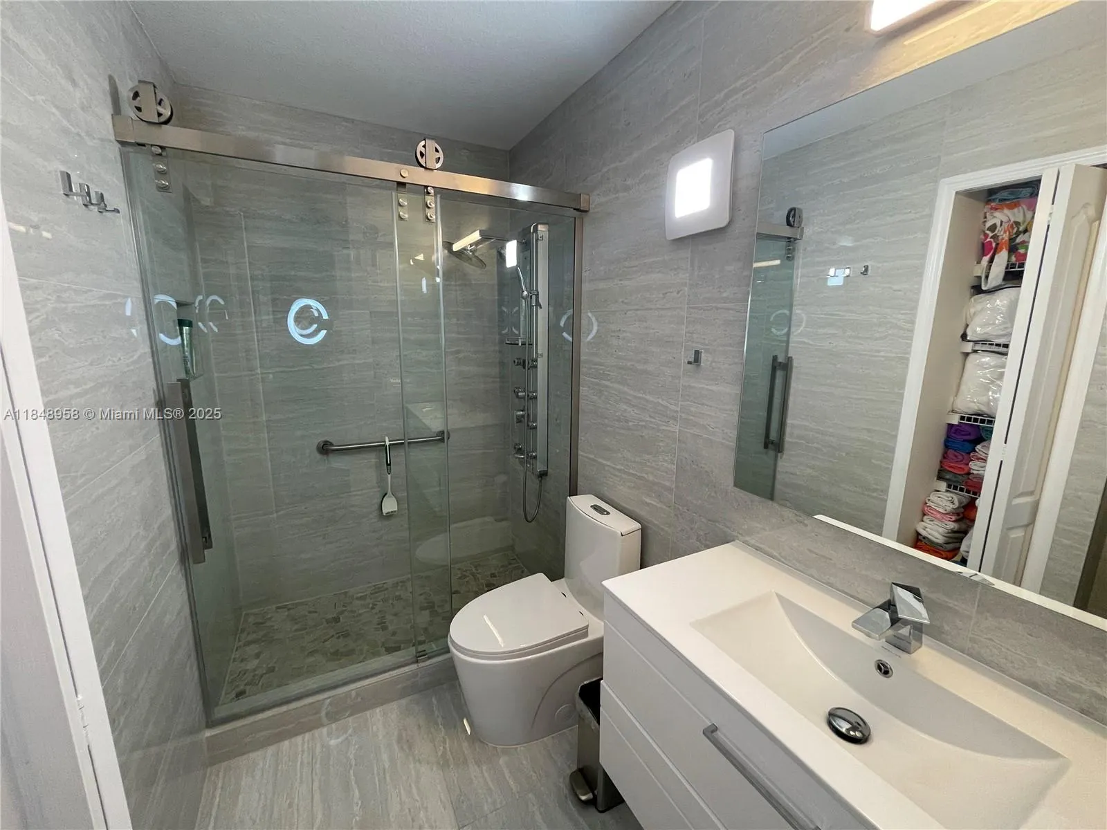 160 Jacaranda Country Club Dr, #201
