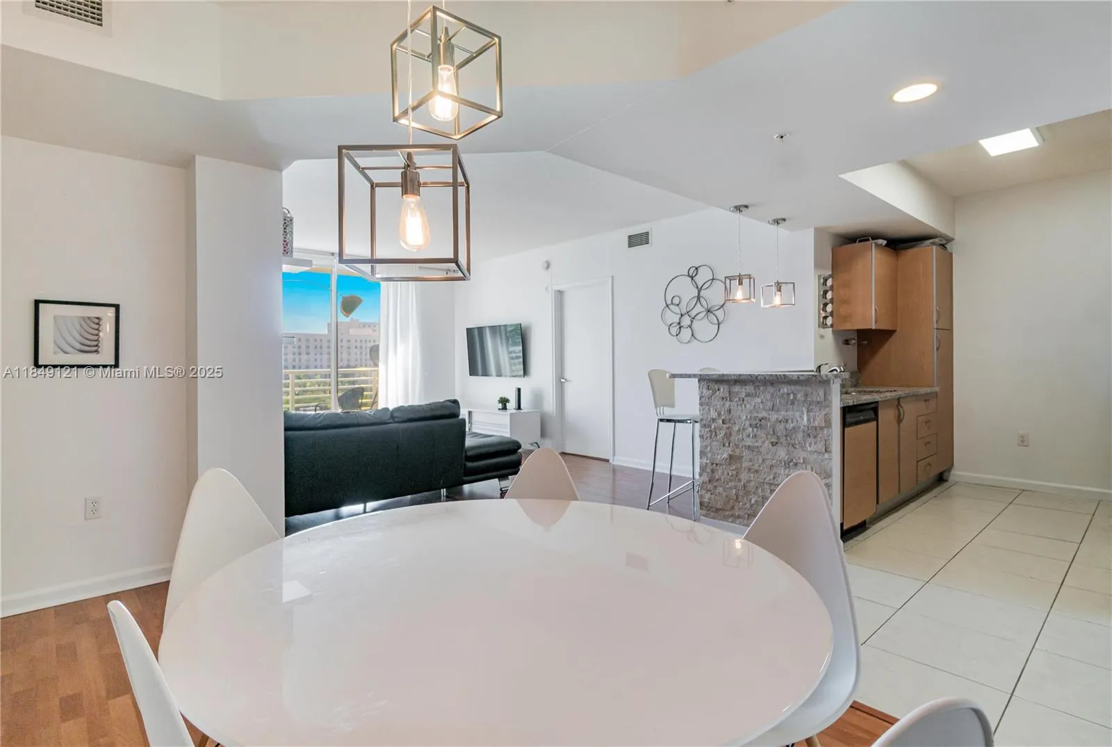 2775 NE 187th St, #516