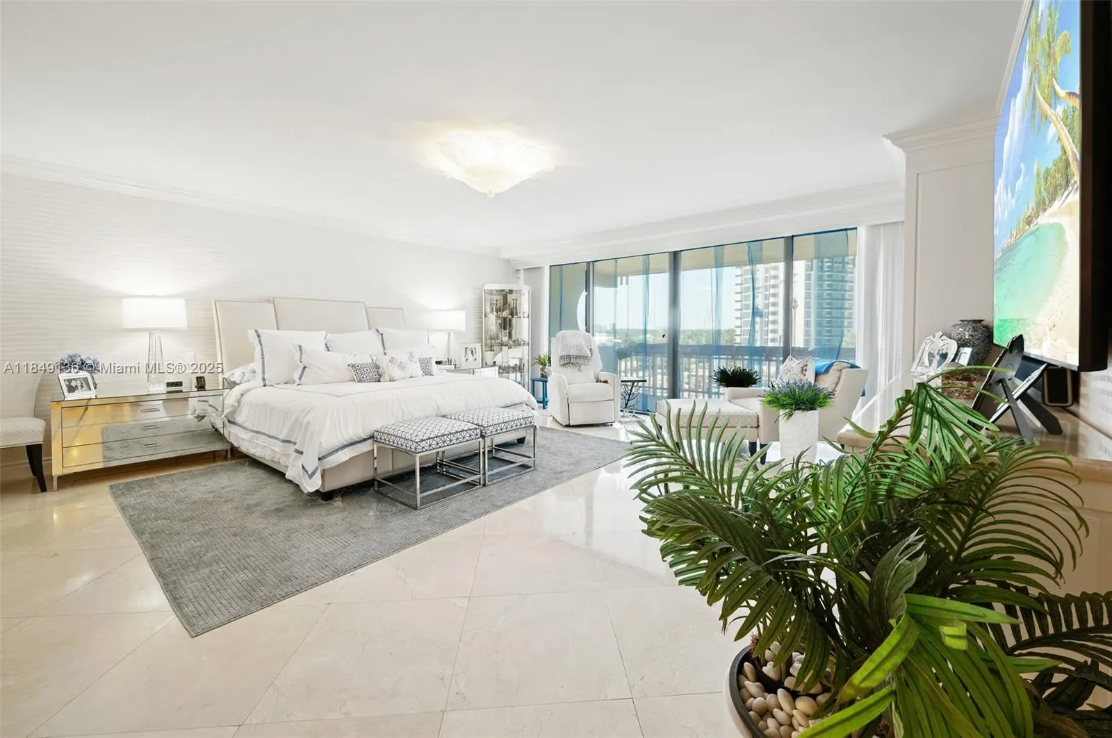 10205 Collins Ave, #404