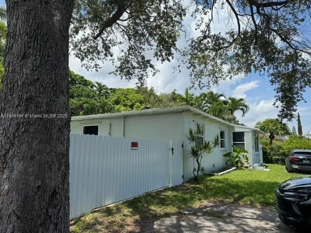 204 SW 7th Ave