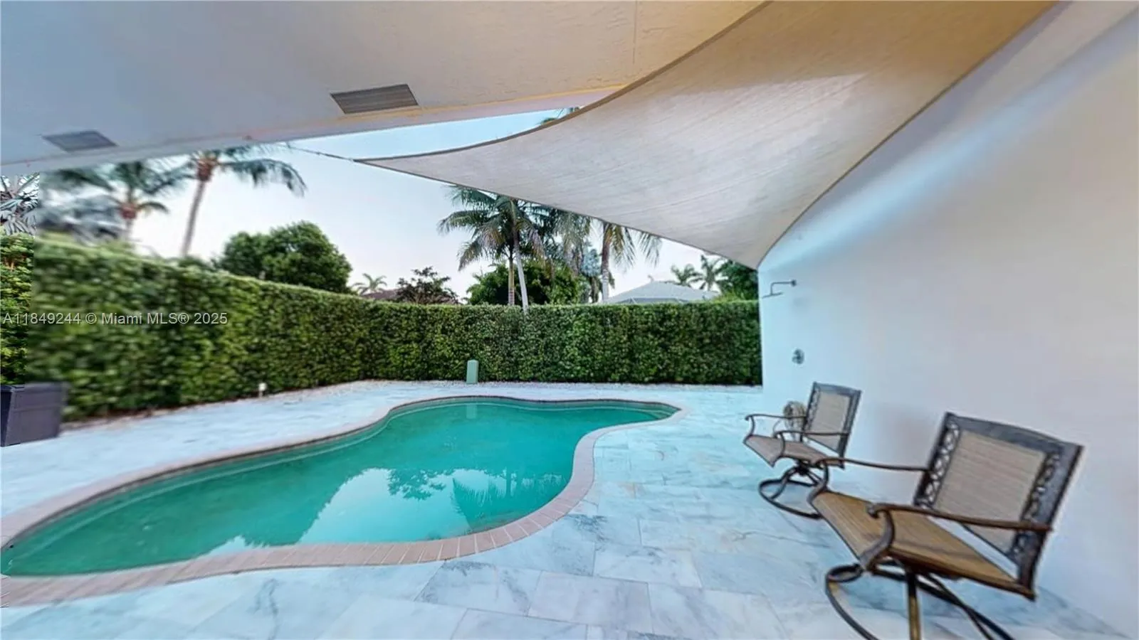 1946 Harbor View Cir