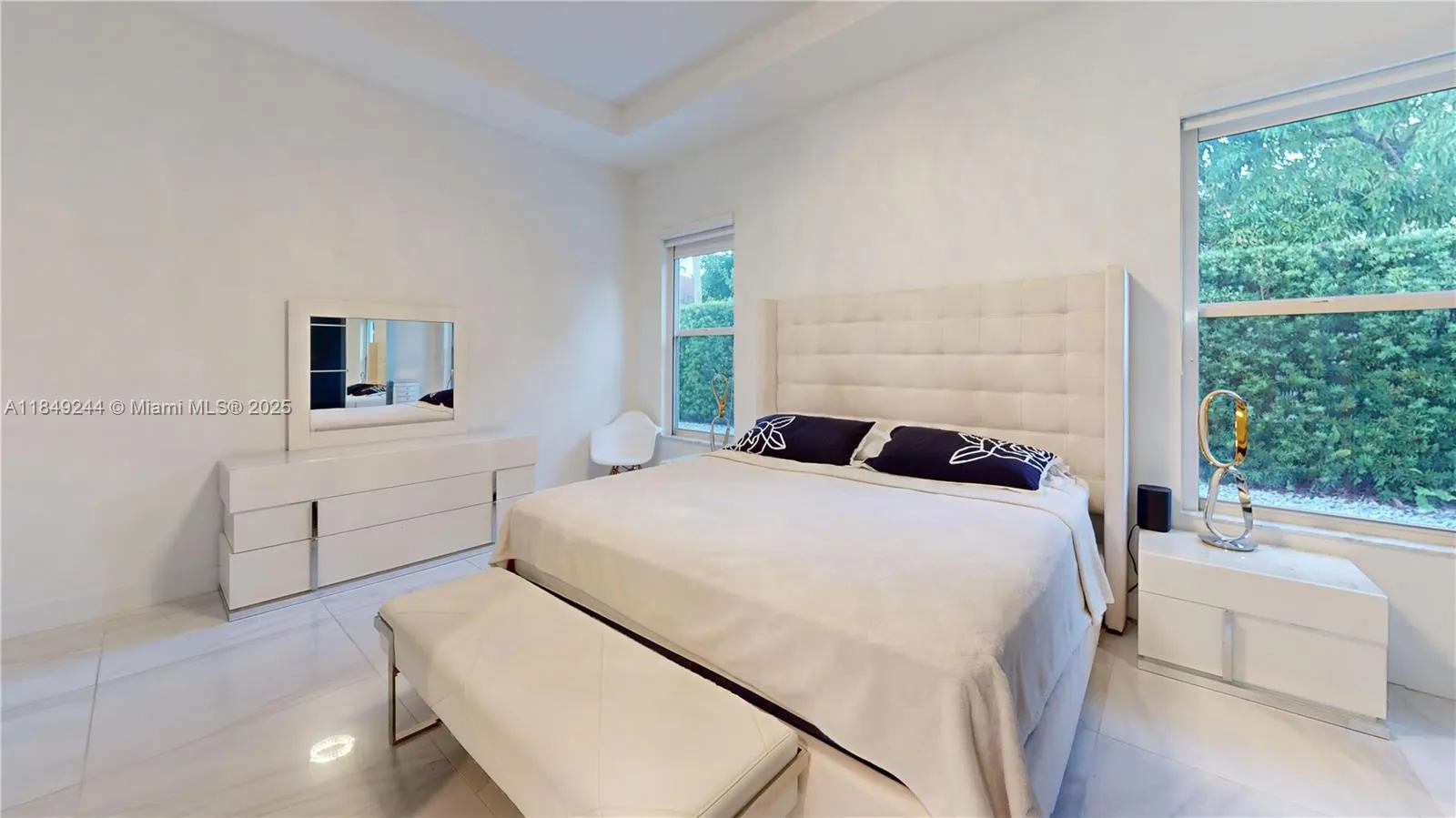 1946 Harbor View Cir
