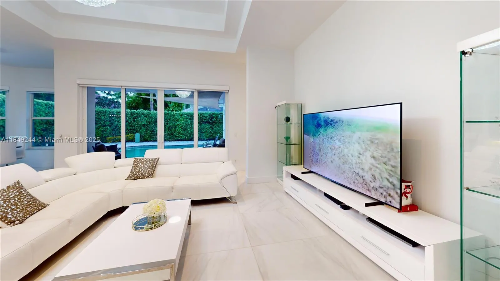 1946 Harbor View Cir