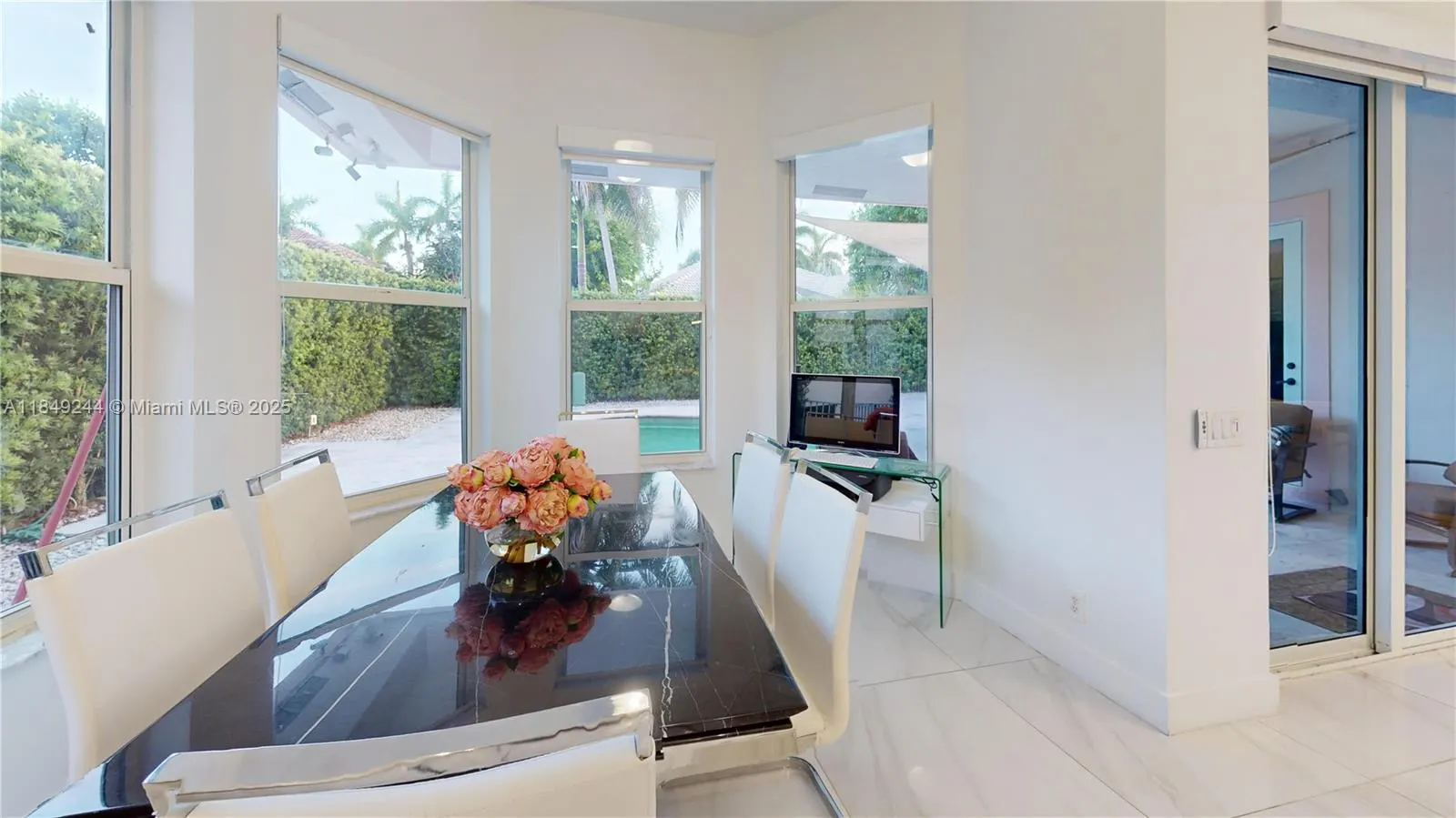 1946 Harbor View Cir