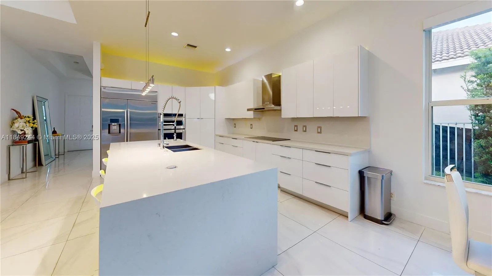 1946 Harbor View Cir