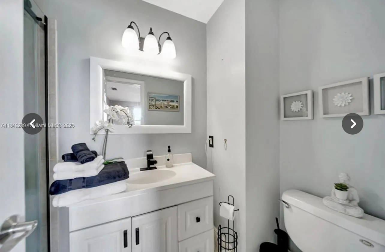 15710 E Waterside Cir, #205