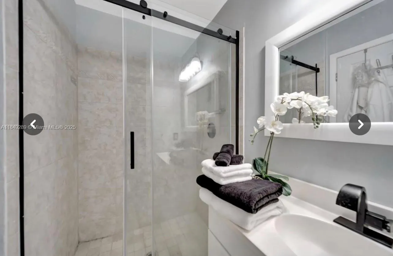 15710 E Waterside Cir, #205