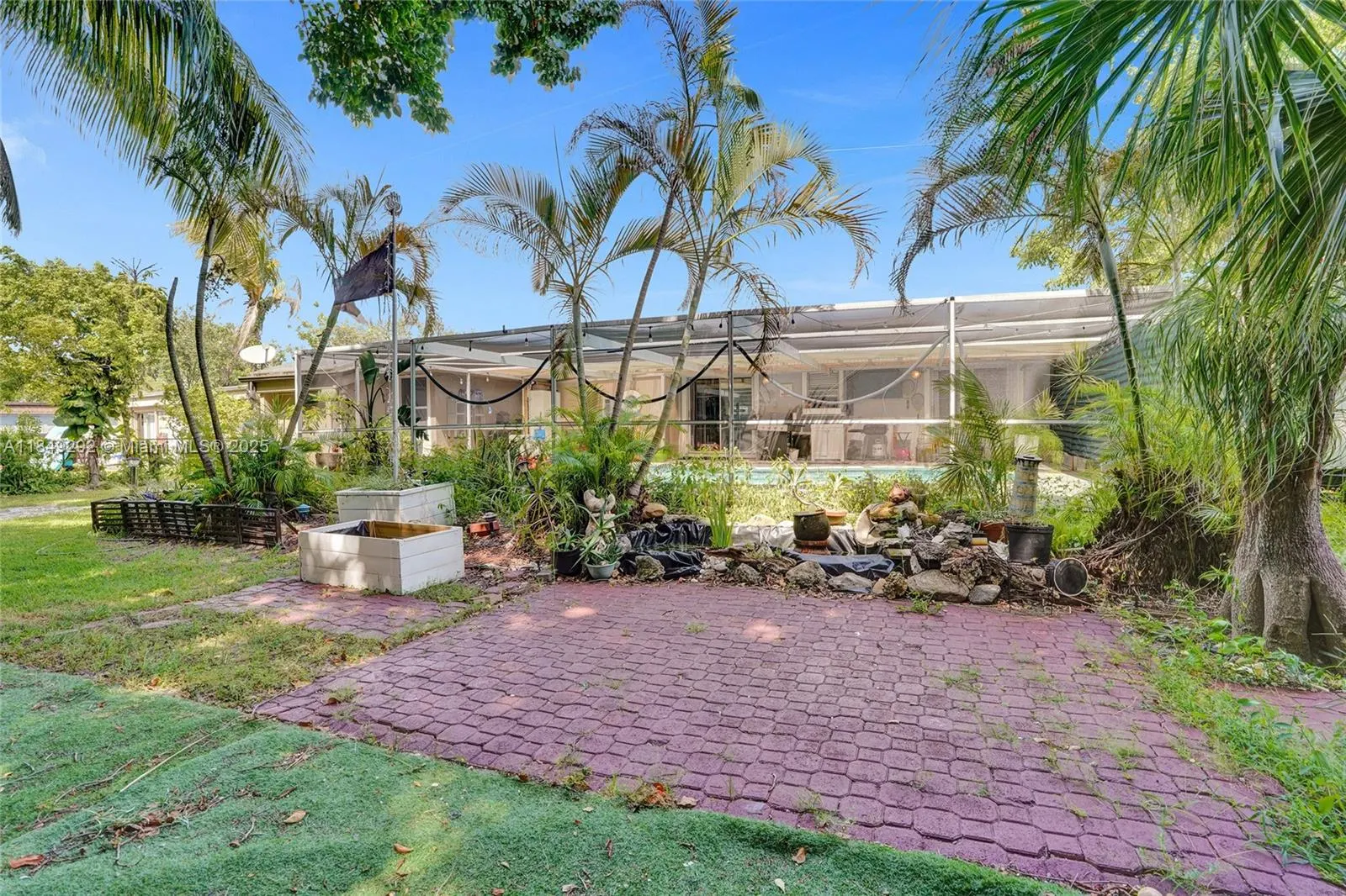 7811 NW 75th Ave