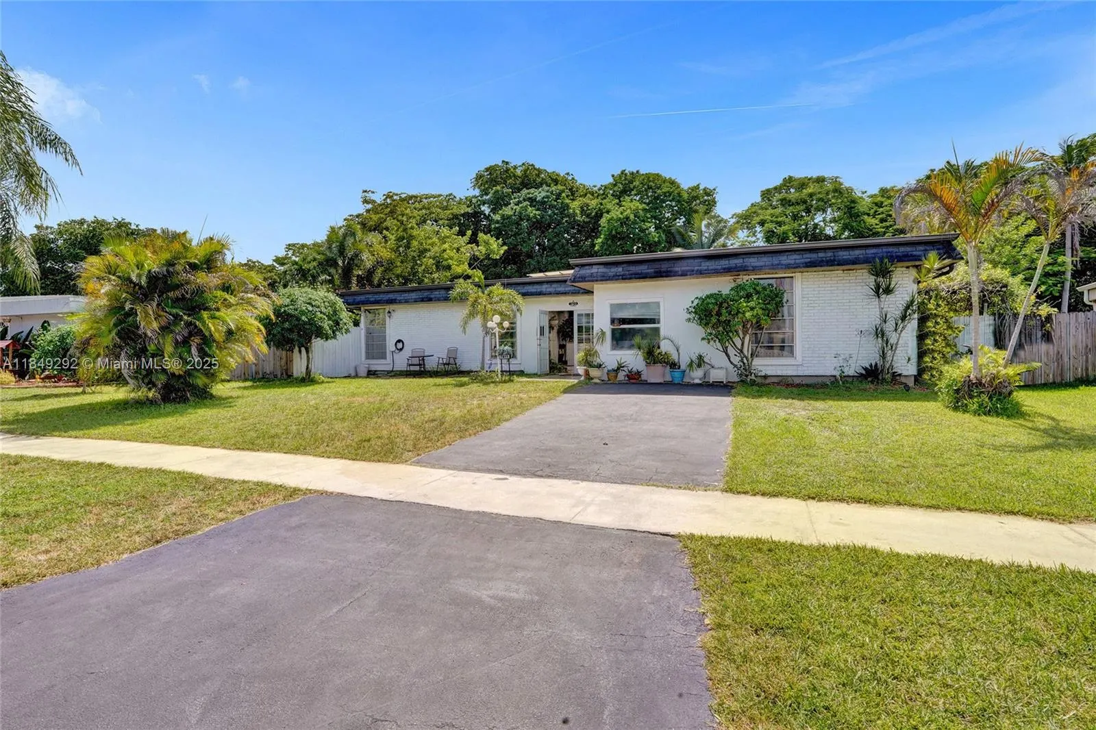 7811 NW 75th Ave