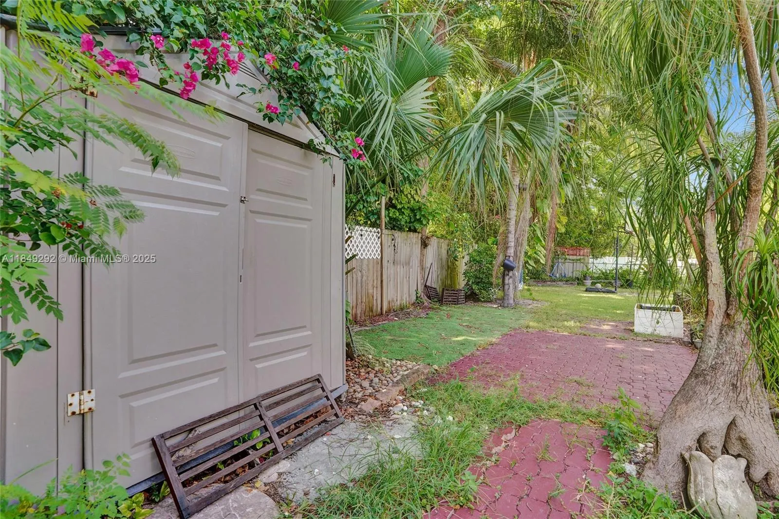 7811 NW 75th Ave