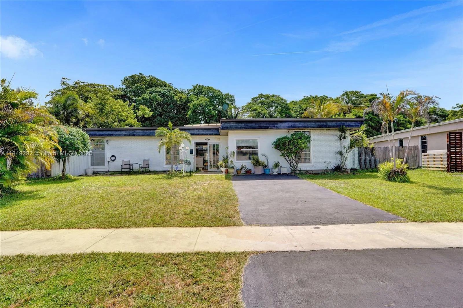7811 NW 75th Ave