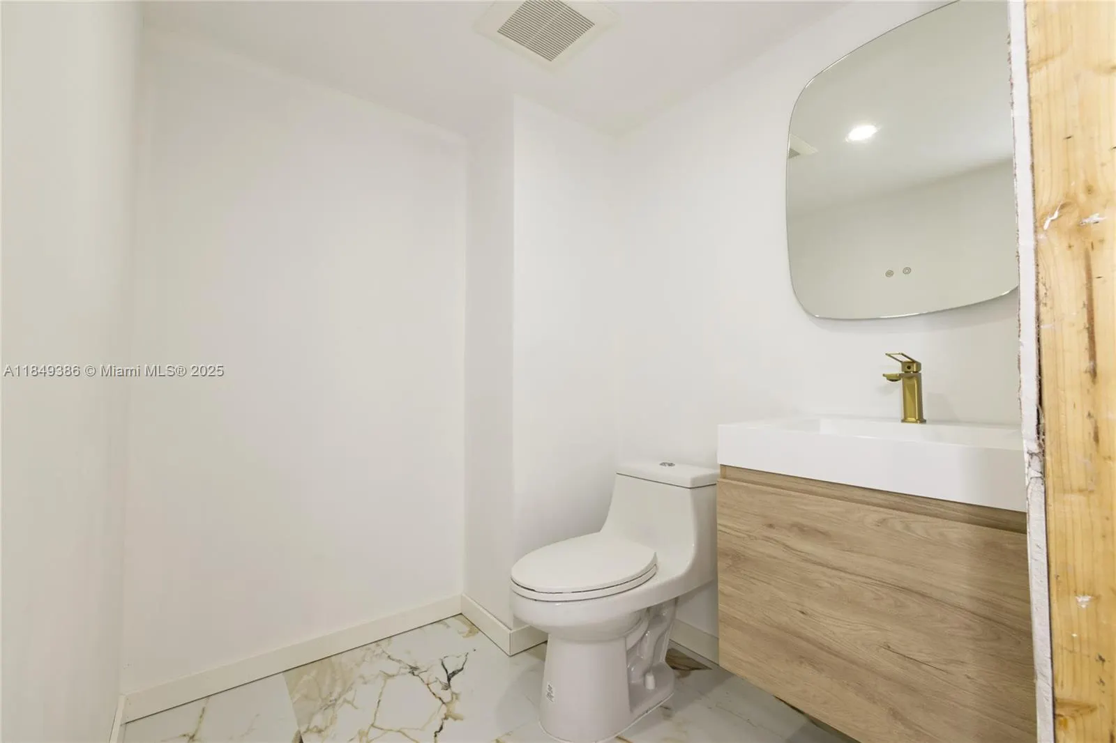 400 N Surf Rd, #1002