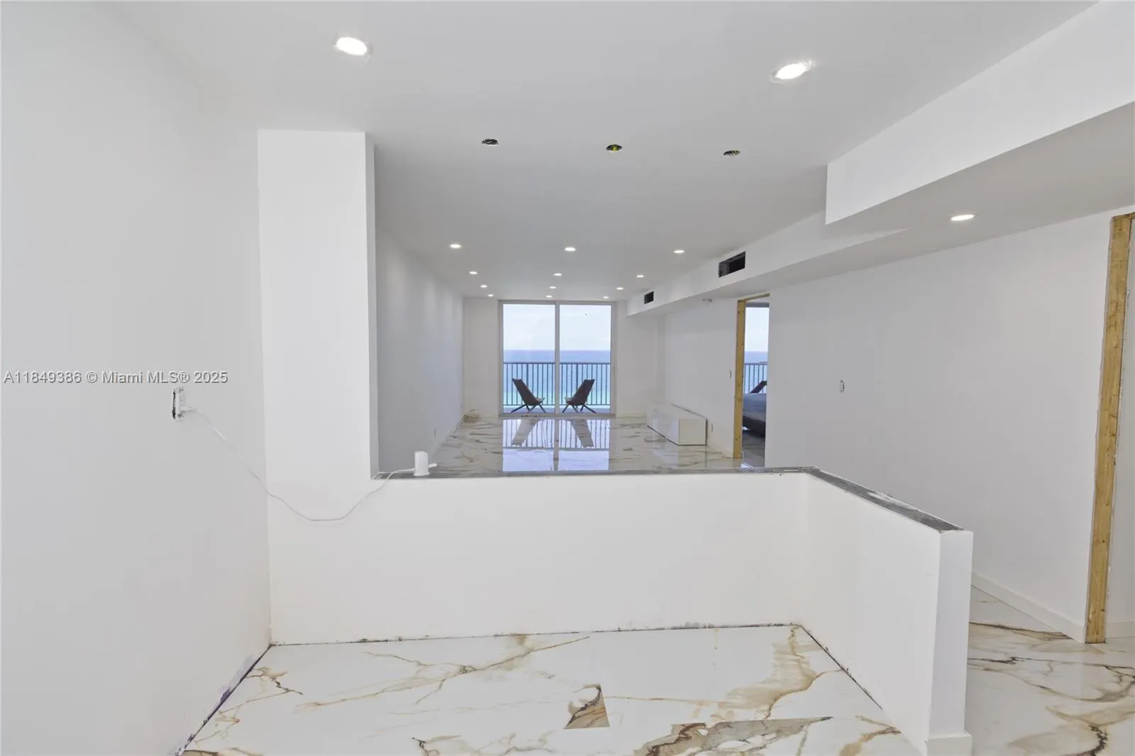 400 N Surf Rd, #1002