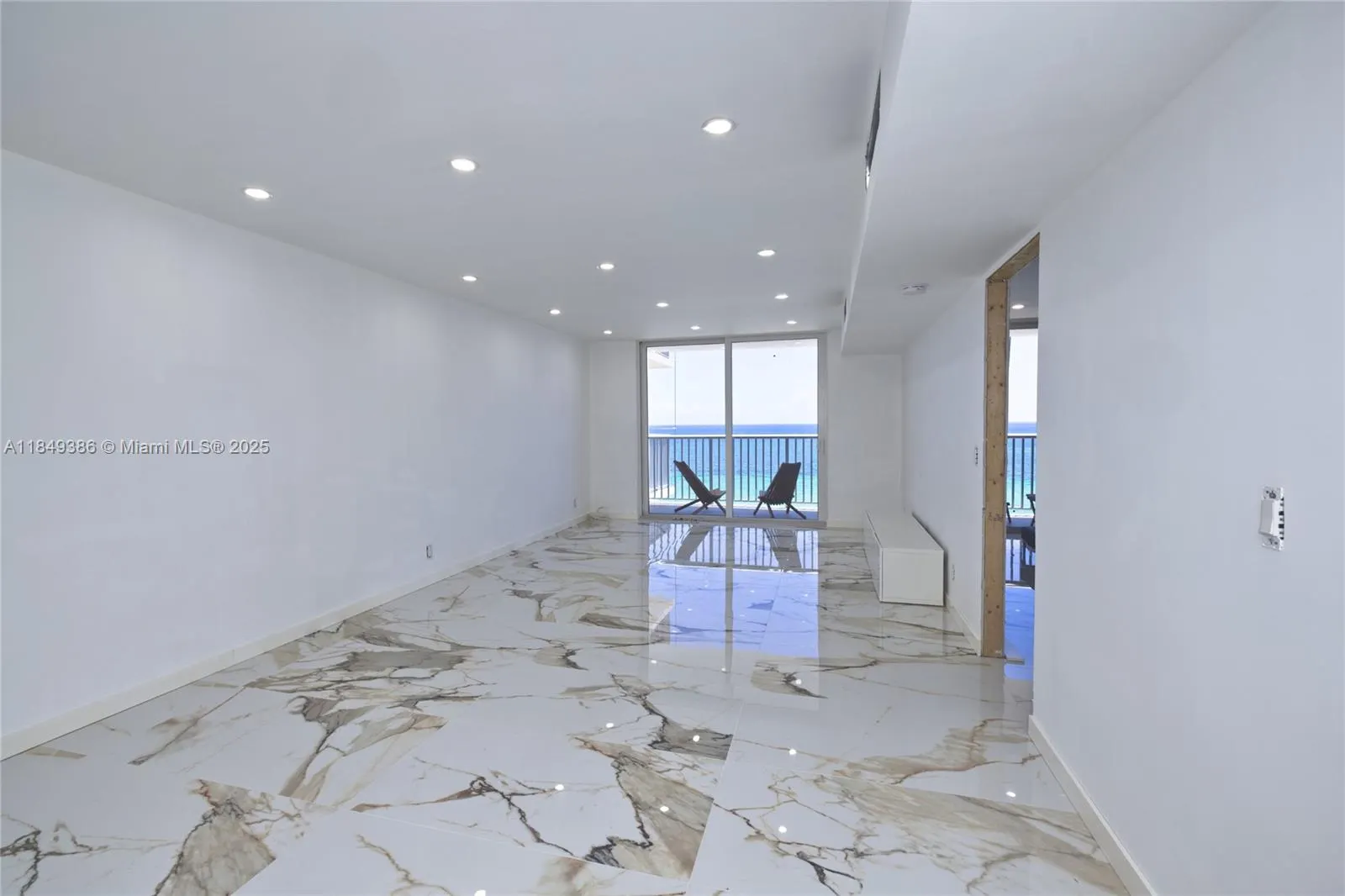 400 N Surf Rd, #1002