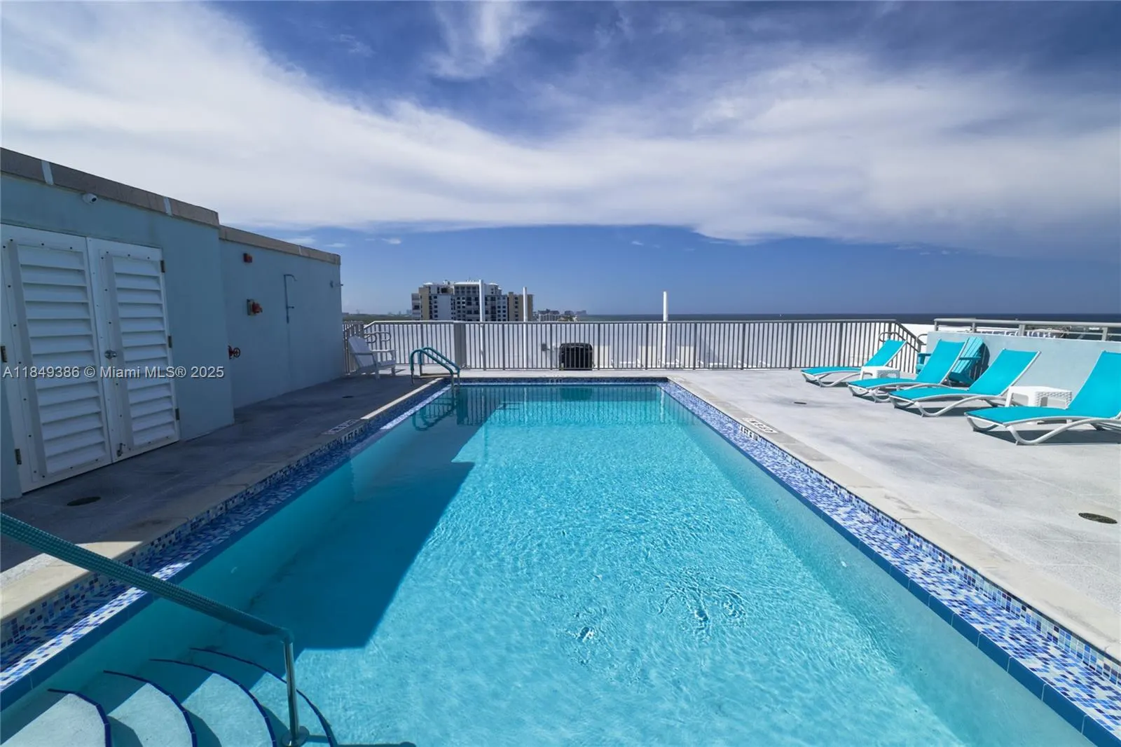 400 N Surf Rd, #1002