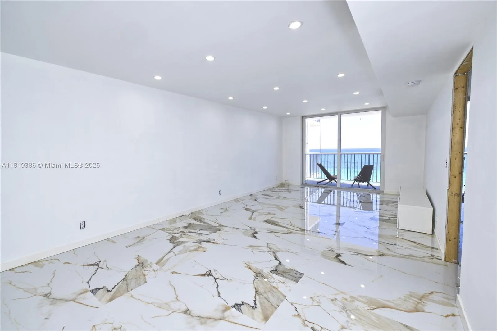 400 N Surf Rd, #1002