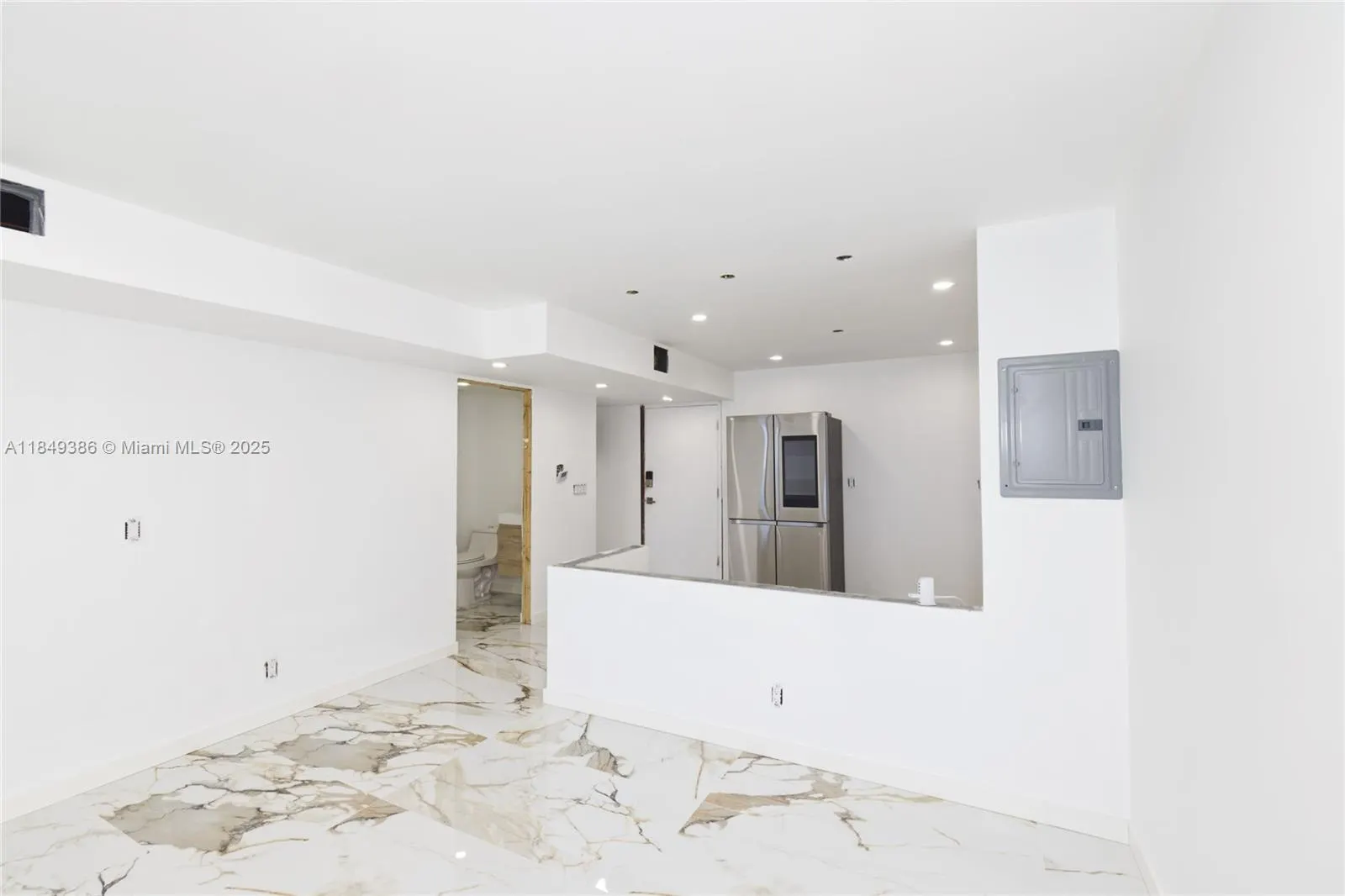 400 N Surf Rd, #1002