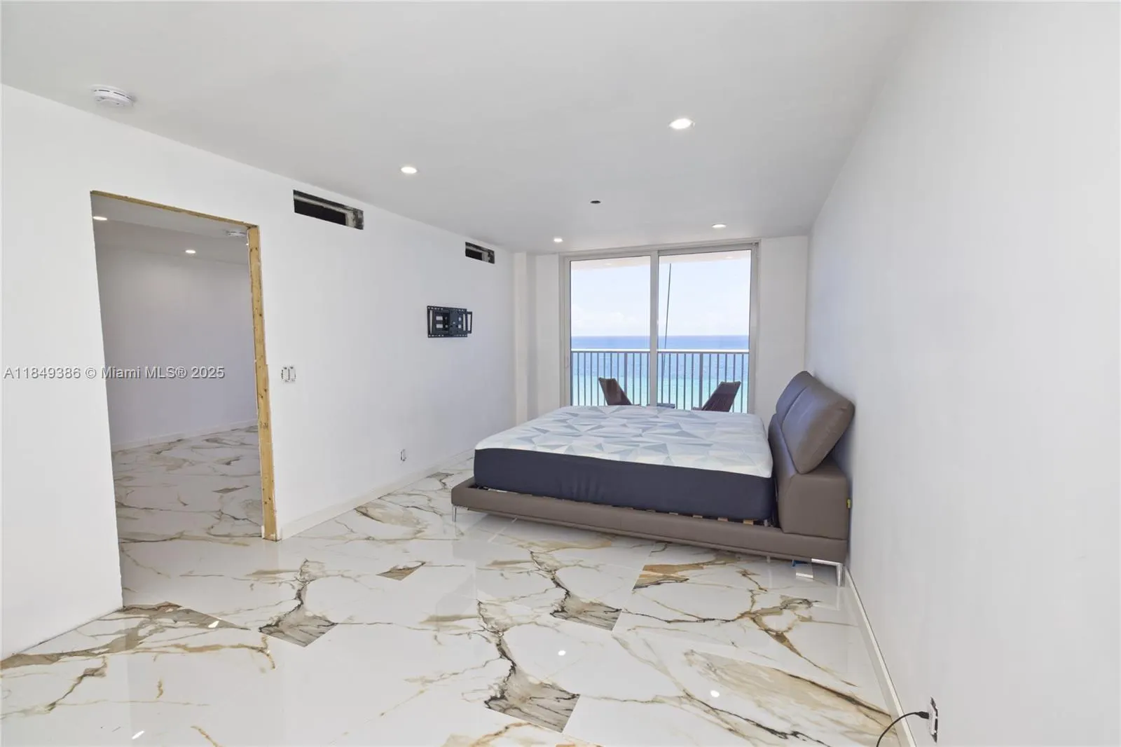400 N Surf Rd, #1002