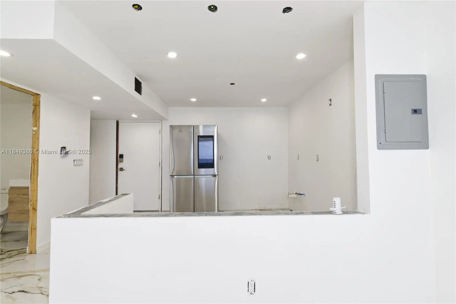 400 N Surf Rd, #1002