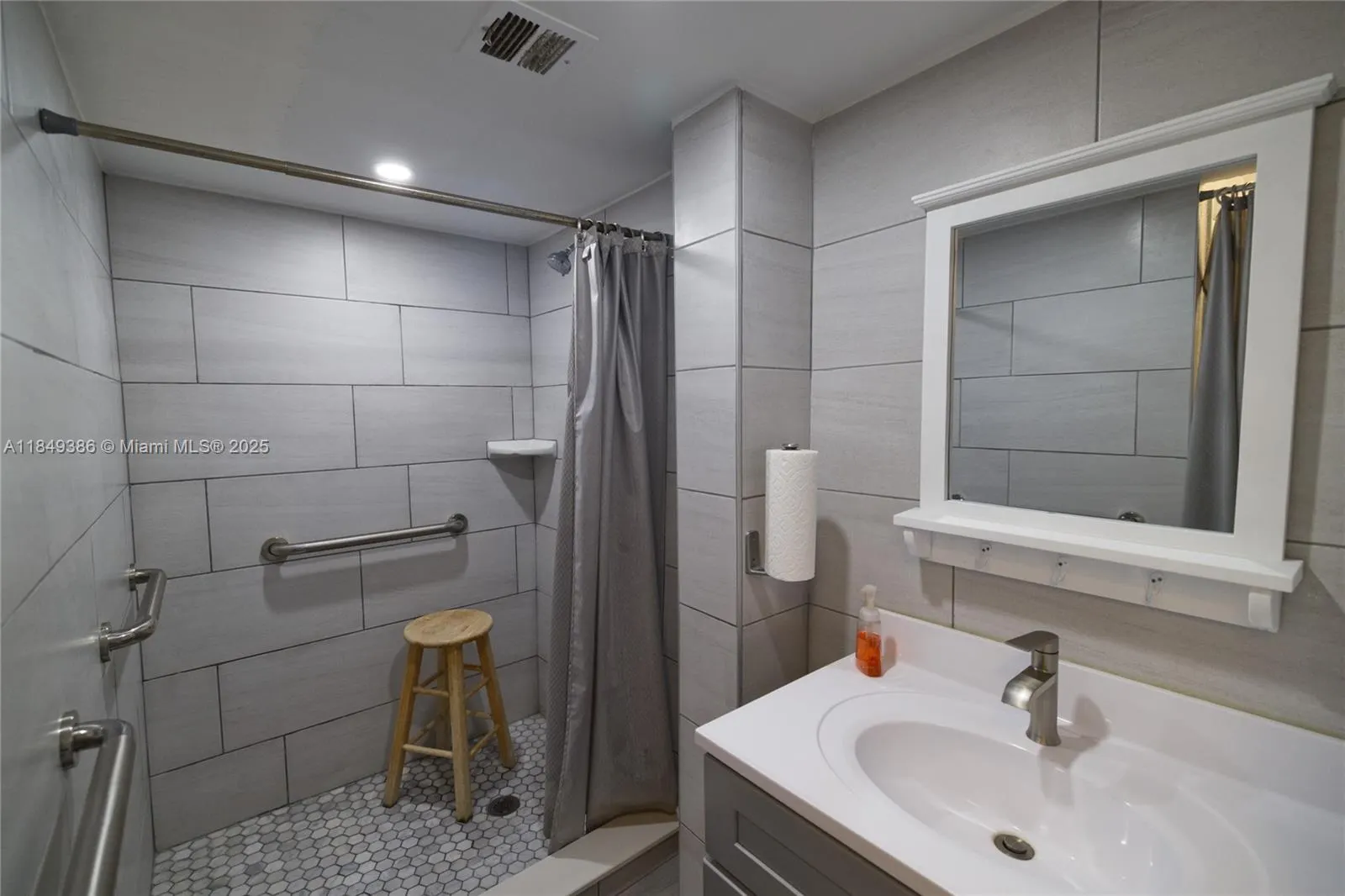 400 N Surf Rd, #1002