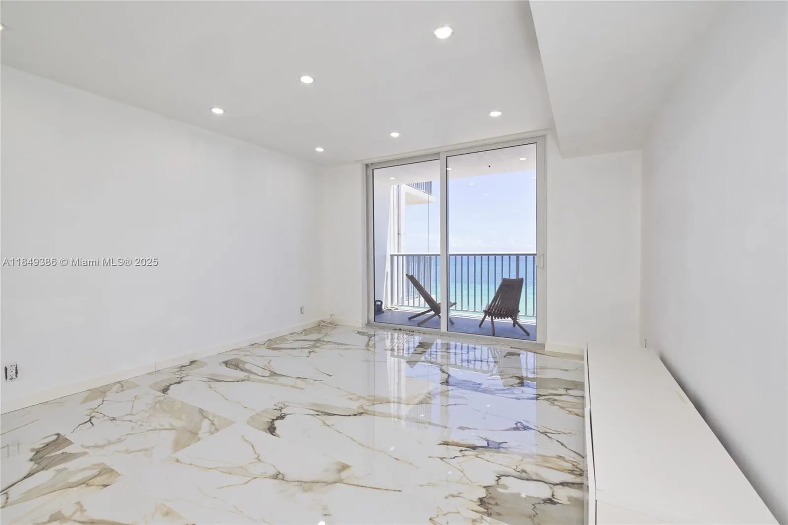 400 N Surf Rd, #1002