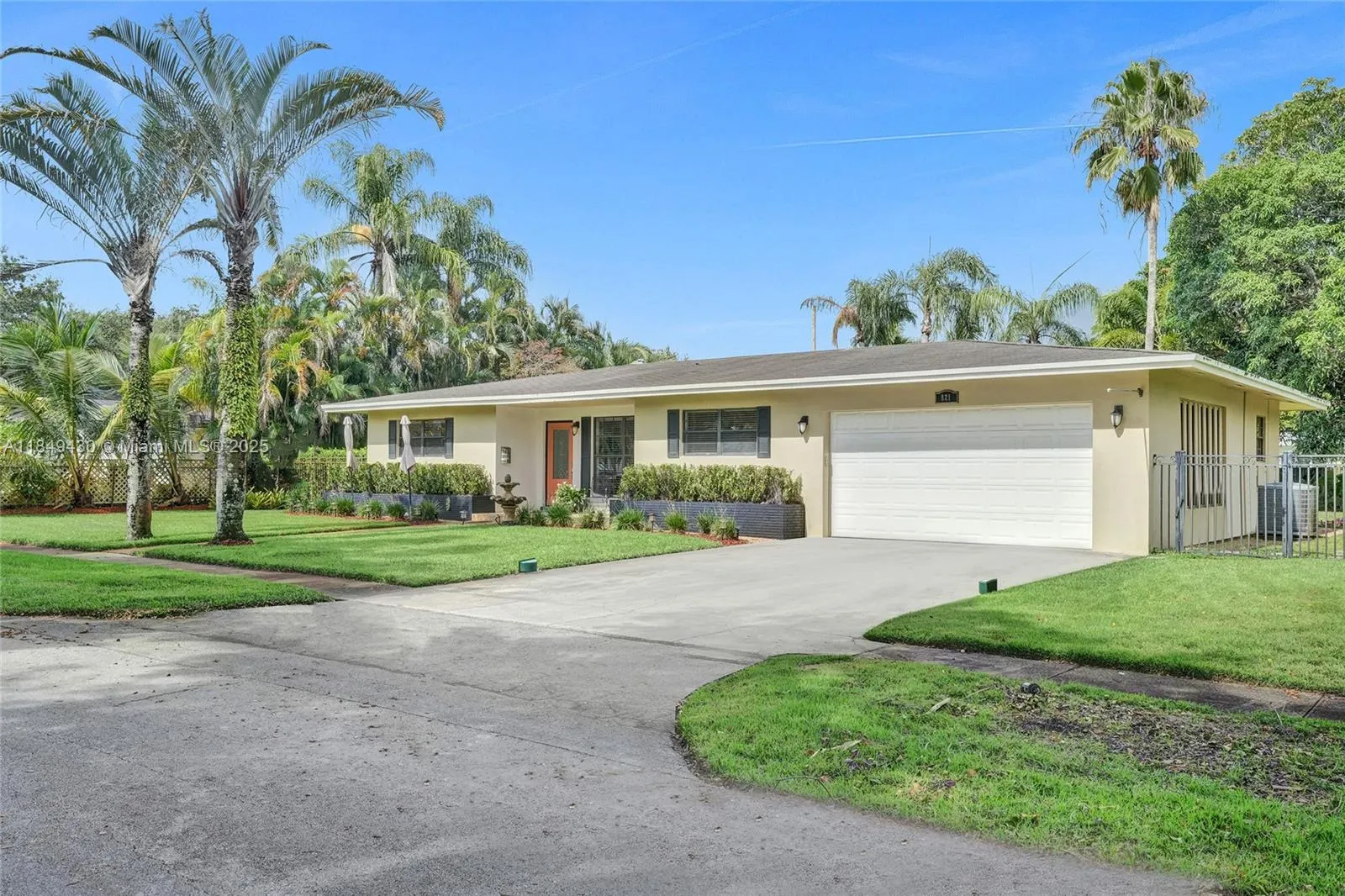 821 Oleander Dr