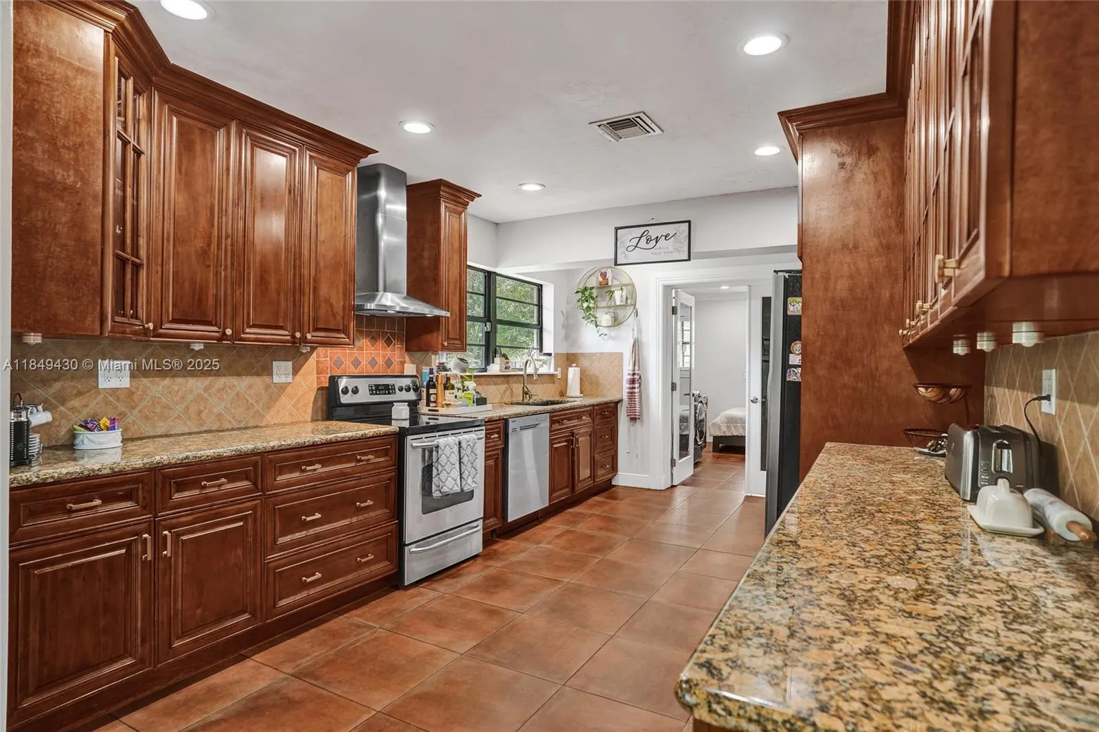 821 Oleander Dr
