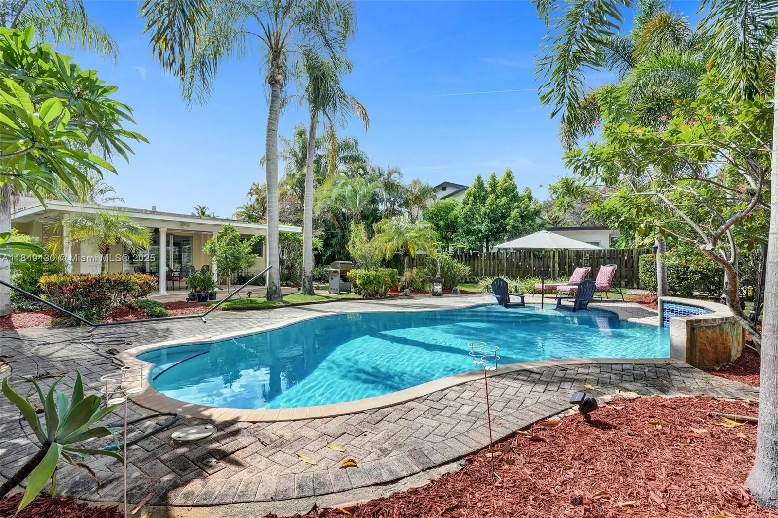 821 Oleander Dr