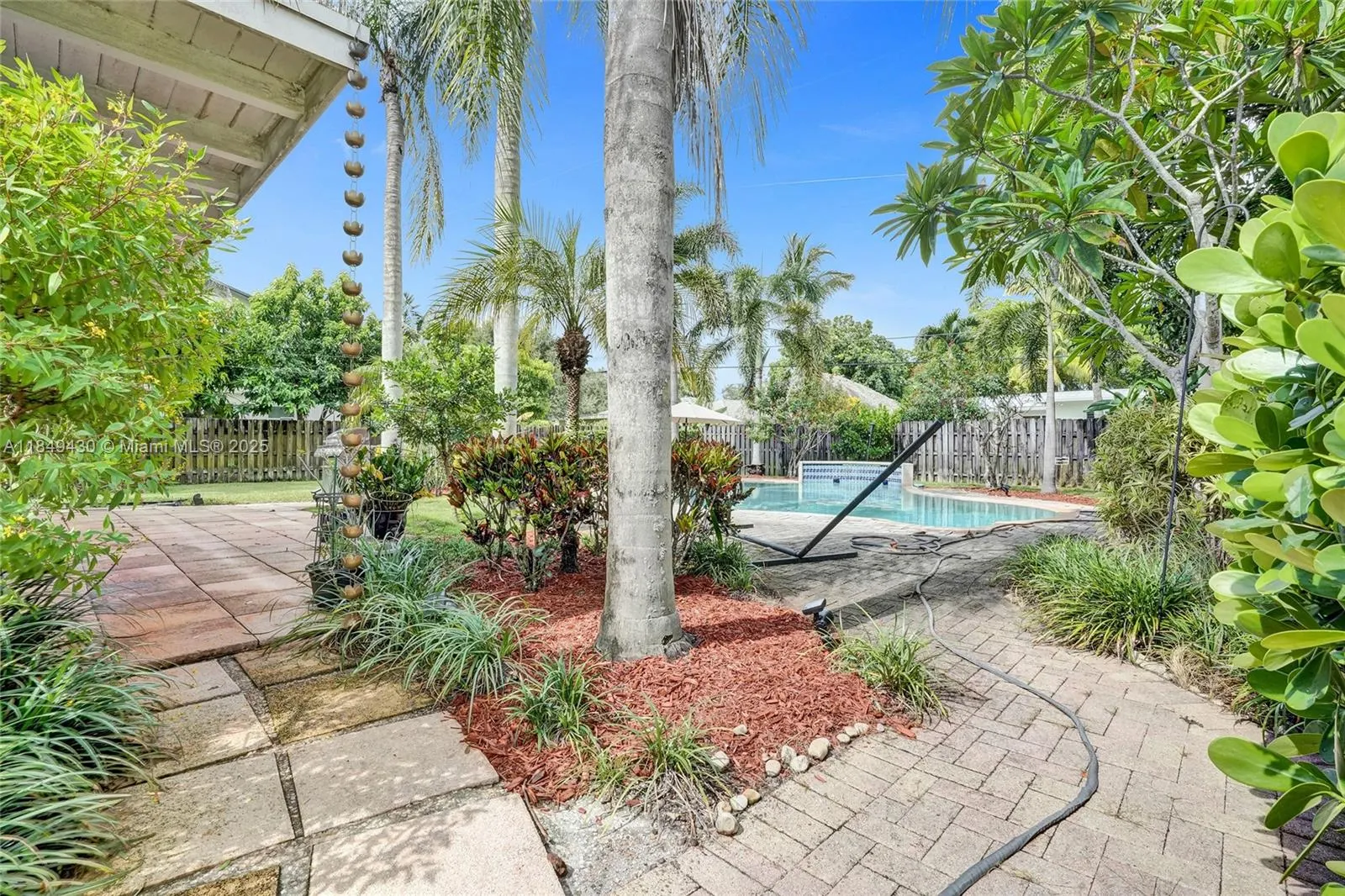 821 Oleander Dr