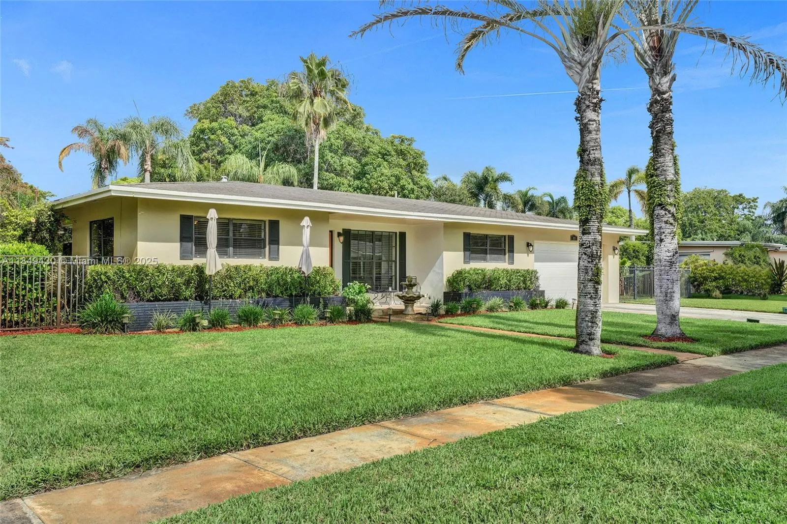 821 Oleander Dr