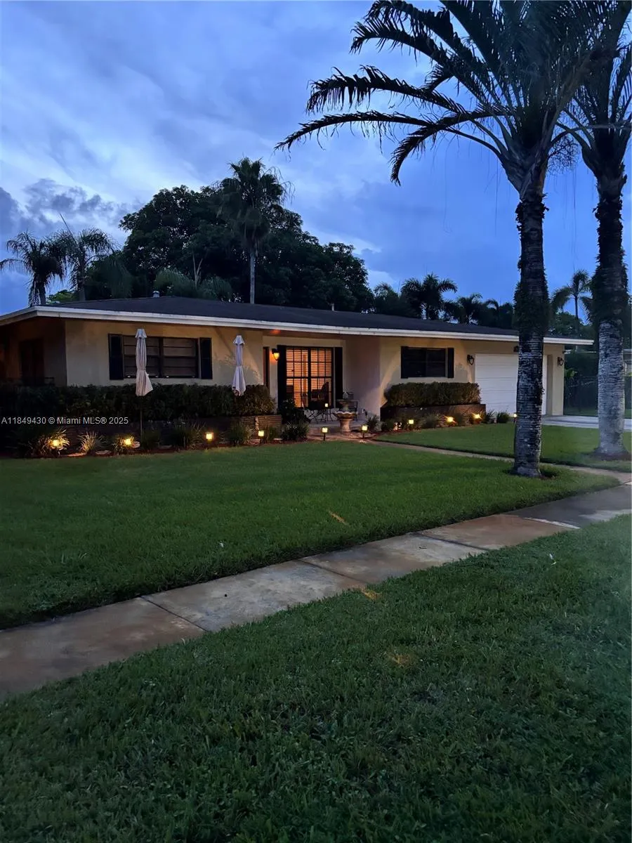 821 Oleander Dr