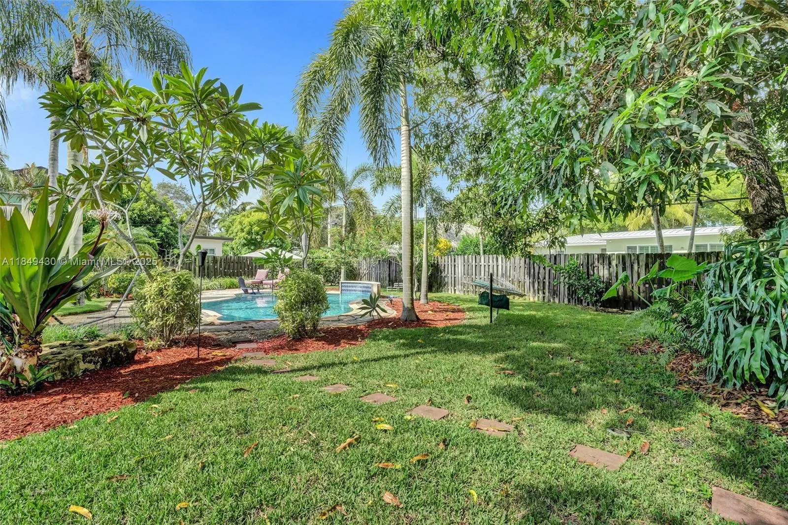 821 Oleander Dr