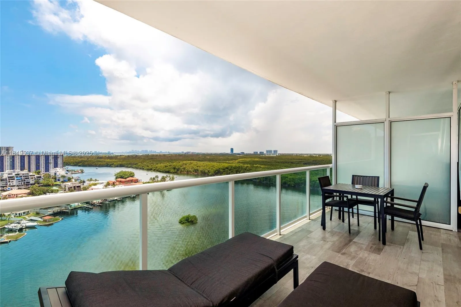 400 Sunny Isles Blvd, #1819