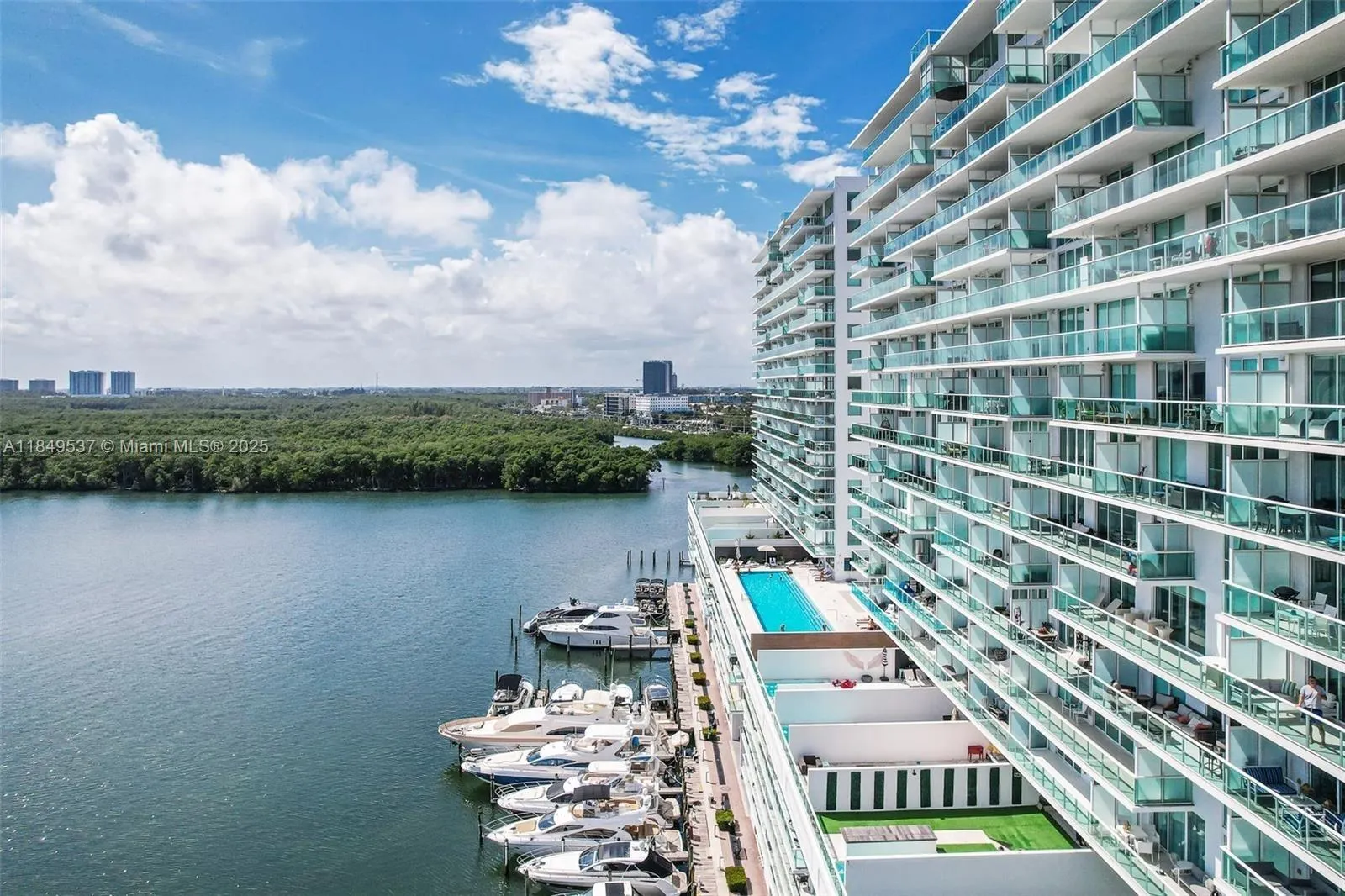 400 Sunny Isles Blvd, #1819