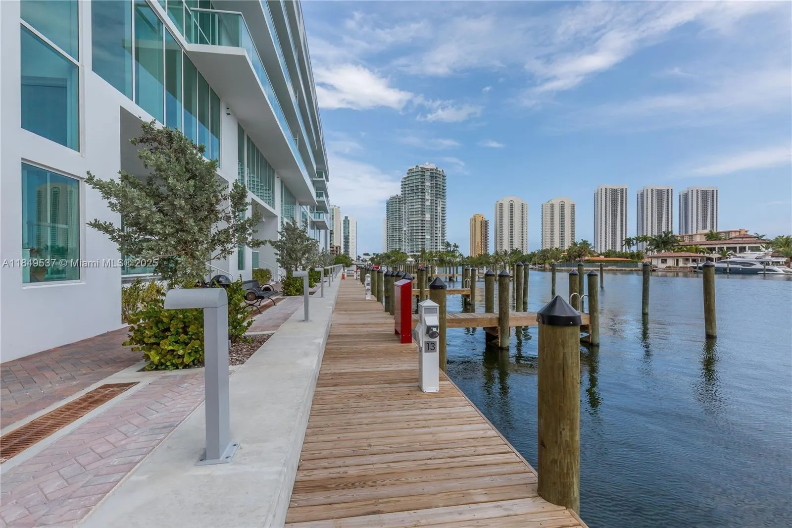 400 Sunny Isles Blvd, #1819