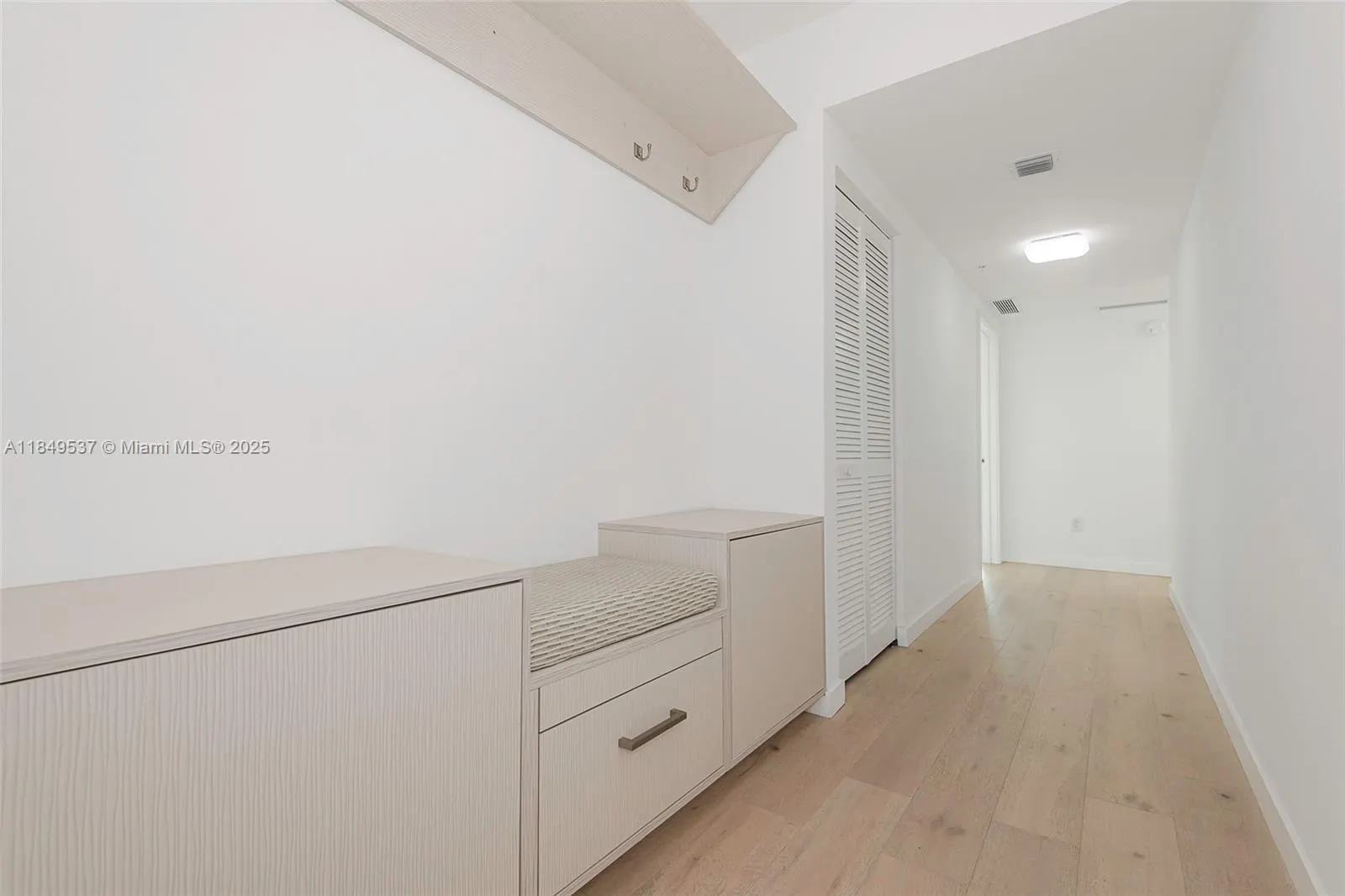 400 Sunny Isles Blvd, #1819