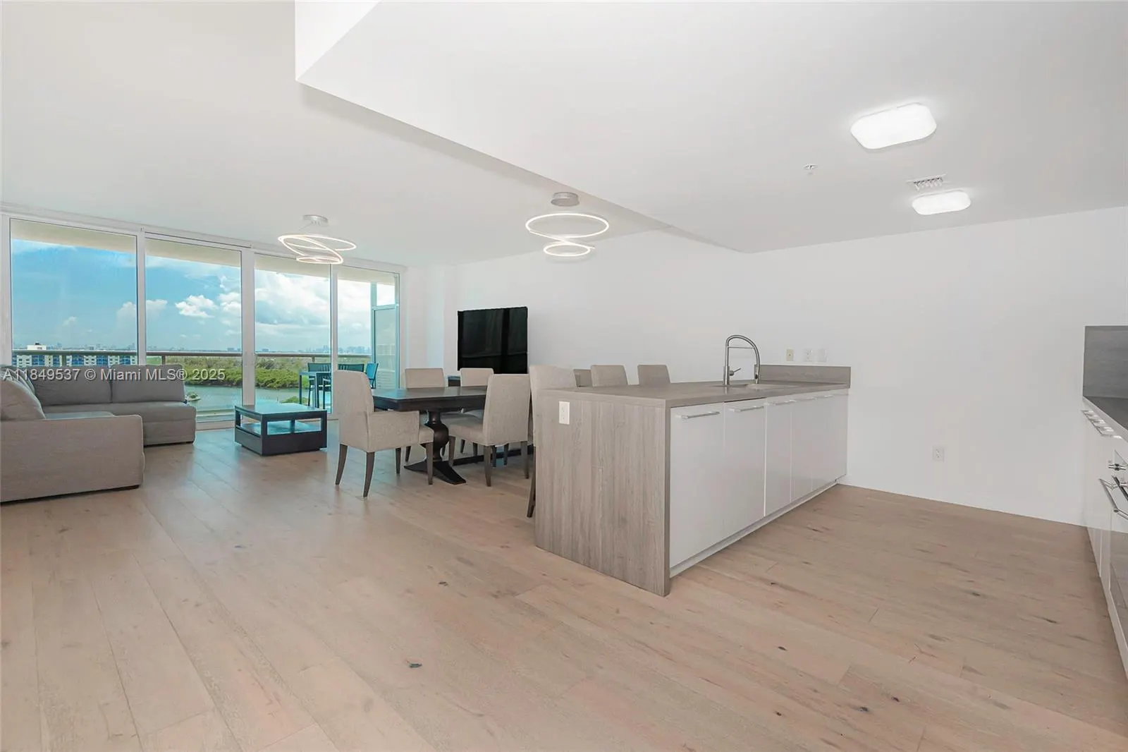 400 Sunny Isles Blvd, #1819