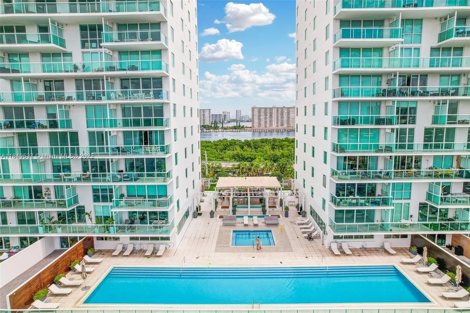 400 Sunny Isles Blvd, #1819