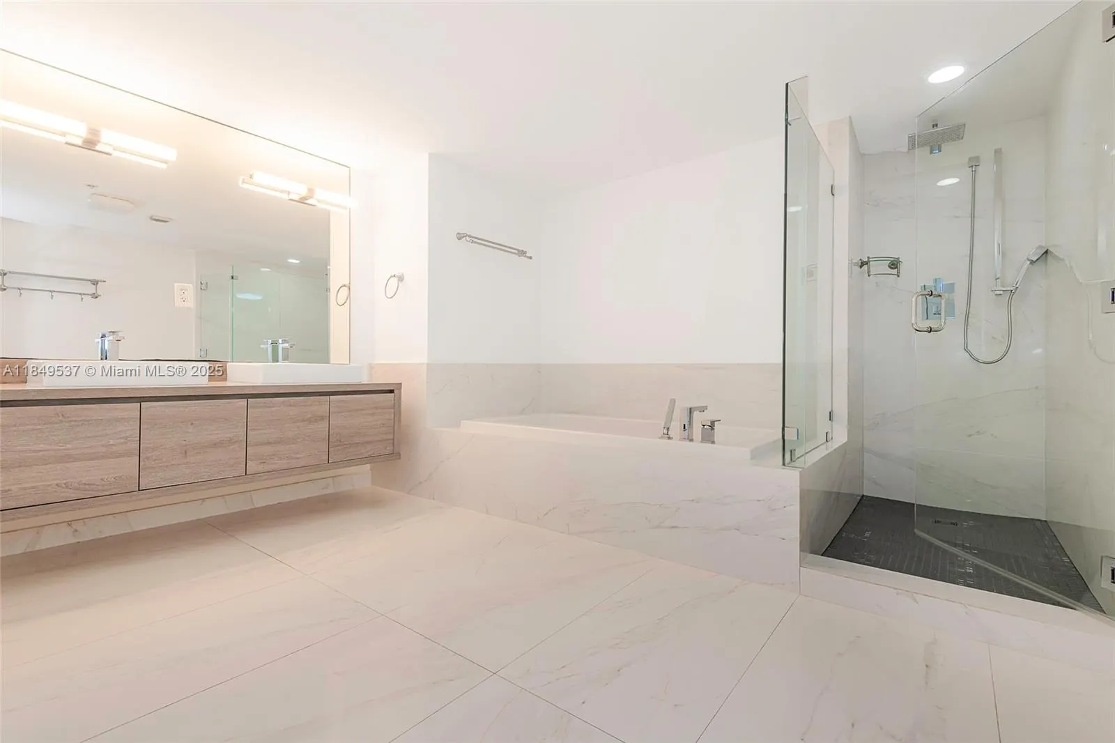 400 Sunny Isles Blvd, #1819